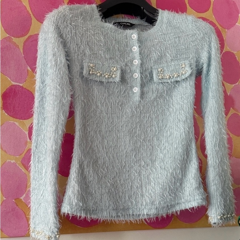 SWEATER: XS Baby Blue Fuzzy Knit Sweater w/ Pearl Details – Soft & Feminine 💎💙